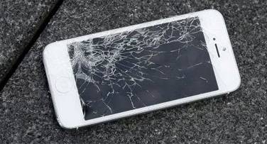 iphone's screen cracked